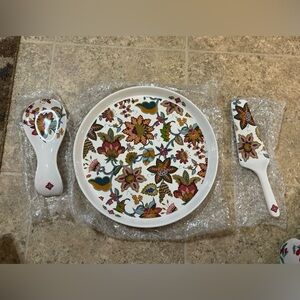 New in Box Matilda Jane white/multicolored floral 3 piece serving set. Retail 45